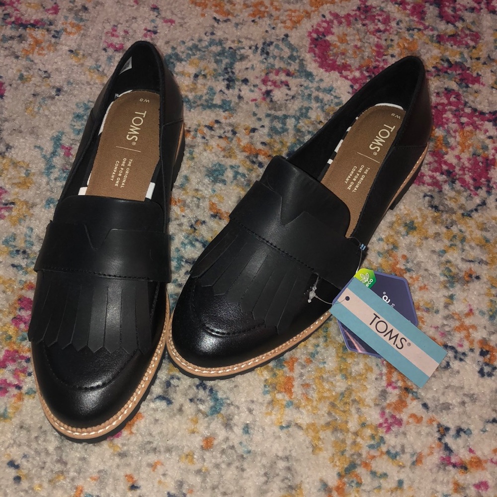 NWOT Toms Mallory Leather Loafer Shoes. Size 8.